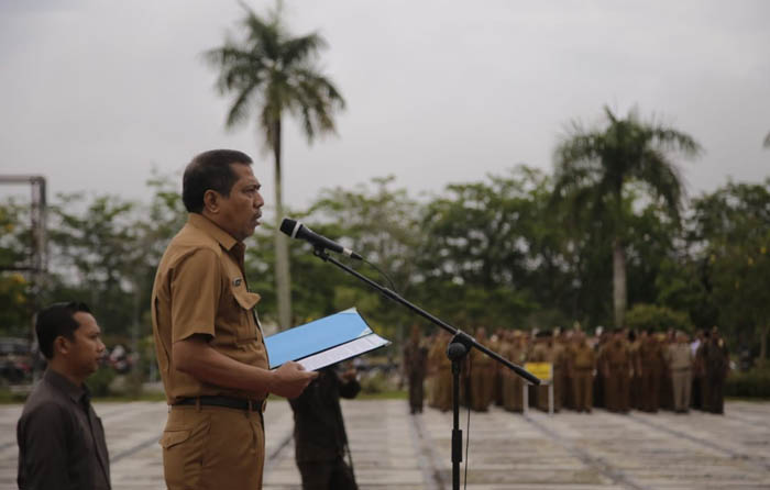 Apel Bersama Senin Pagi, Sekda Siak Pimpin Pembacaan Ikrar Netralitas ASN di Pemilu 2019