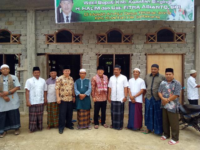 H Halim Sumbang Rp10 Juta untuk Masjid An-Nur Desa Teratak Jering Kuansing
