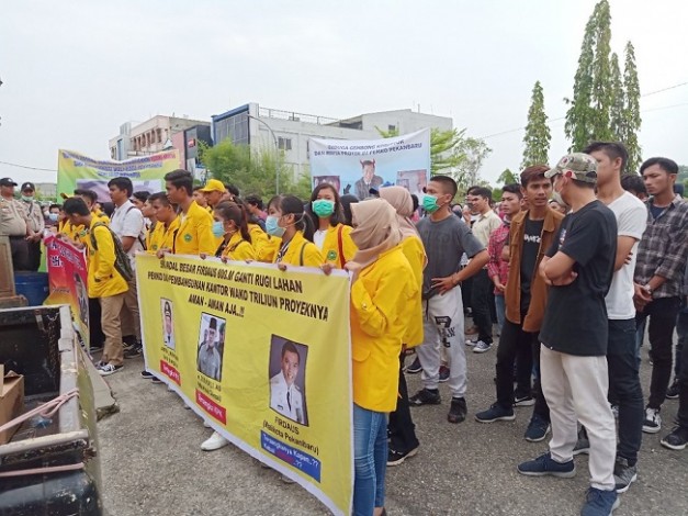 Mahasiswa Demo Kediaman Wali Kota Pekanbaru