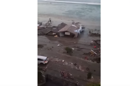 Lima Orang Hilang Terseret Tsunami Palu