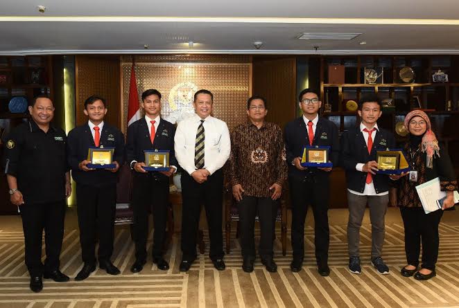 Dua Peserta Terbaik Parlemen Remaja 2018 Berasal Dari Kepri