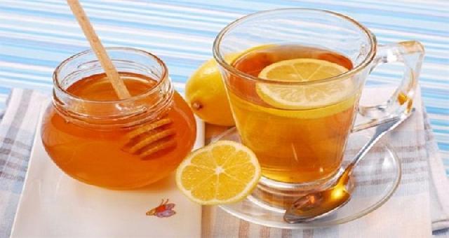 Yuk, Intip 4 Manfaat Sehat Minum Air Madu Hangat di Pagi Hari