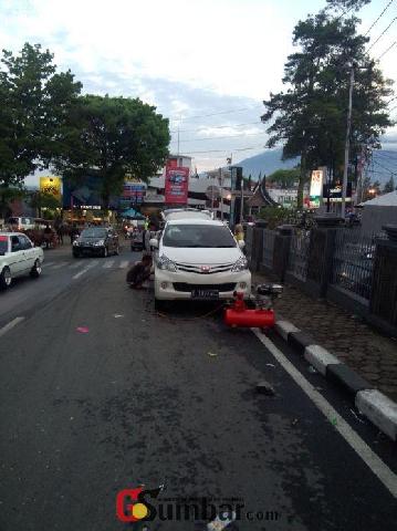 Tanpa Peringatan, Ban Mobil Dikempeskan