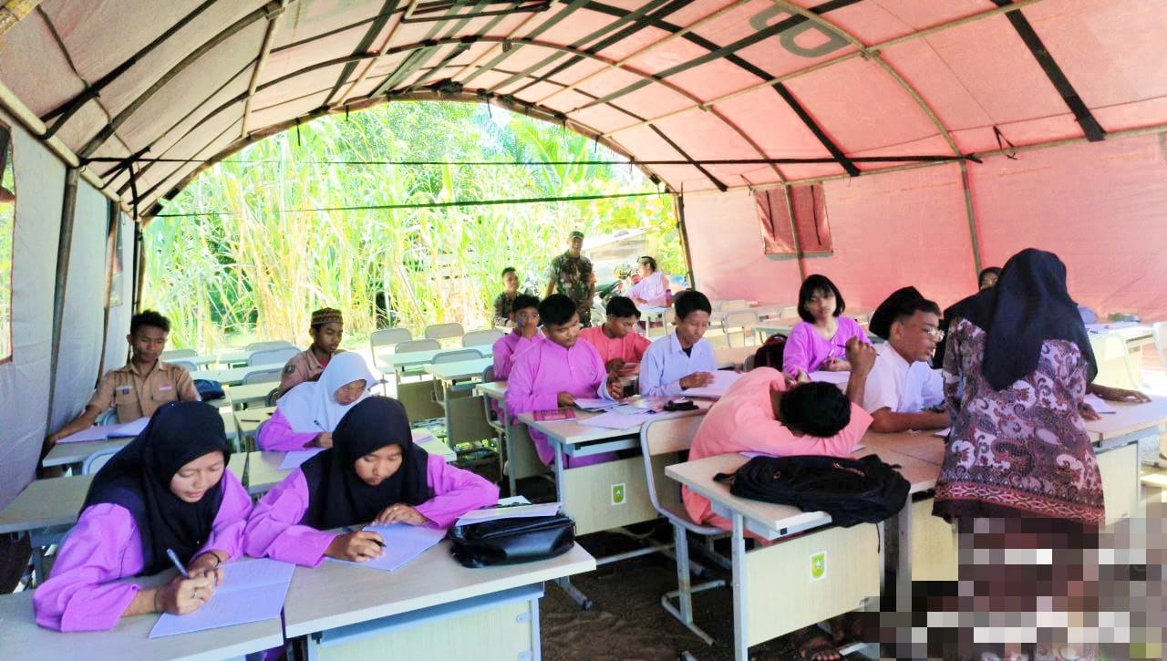 Gedung Sekolah Kebanjiran, Siswa SMAN 2 Bonai Masih Semangat Belajar