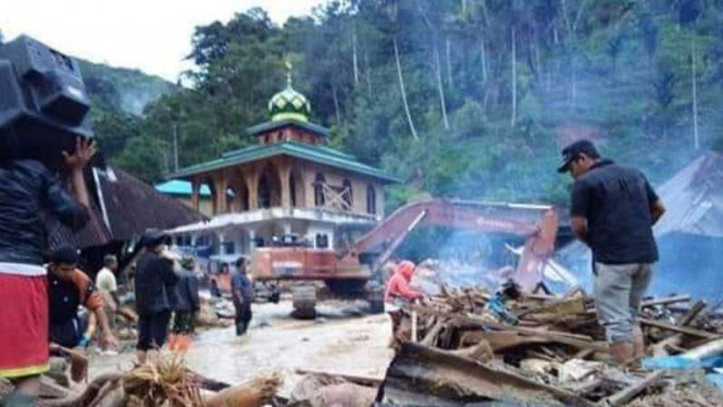 Banjir Bandang Terjang SD di Sumut: 11 Pelajar Meninggal, 10 Hilang