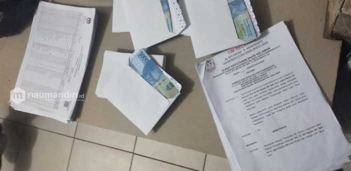 Tim Patroli Money Politic Bawaslu Inhu Temukan Ratusan Amplop Berisi Uang Rp50 Ribu