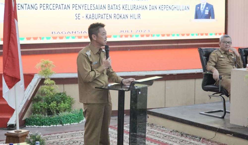 Bupati Rohil Pimpin Rapat Percepatan Penyelesaian Batas Kelurahan dan Kepenghuluan