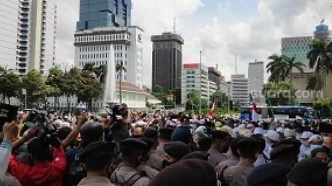 Dibubar Paksa Polisi, Peserta Aksi 1812 Bertahan di Abdul Muis