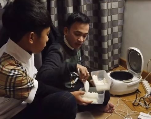 Demi Betrand Peto, Ruben Onsu Rela Bawa Rice Cooker saat Liburan ke Italia