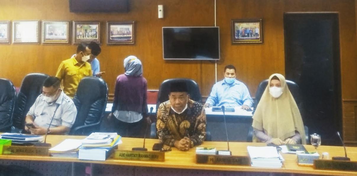 Mangkir Rapat, DPRD Riau: Kacau! Tidak Ada Keseriusan Disdik Tangani PPDB Online
