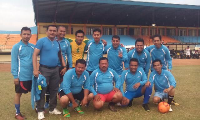 Tim Sekretariat DPRD Tumbangkan Disbun Kampar