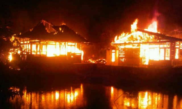 Rumah Terbakar di Desa Padang Luas