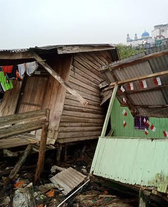 5 Rumah Warga Luluh Lantak Akibat Longsor di Kuala Enok, Wardan Instruksikan SKPD Bantu Korban