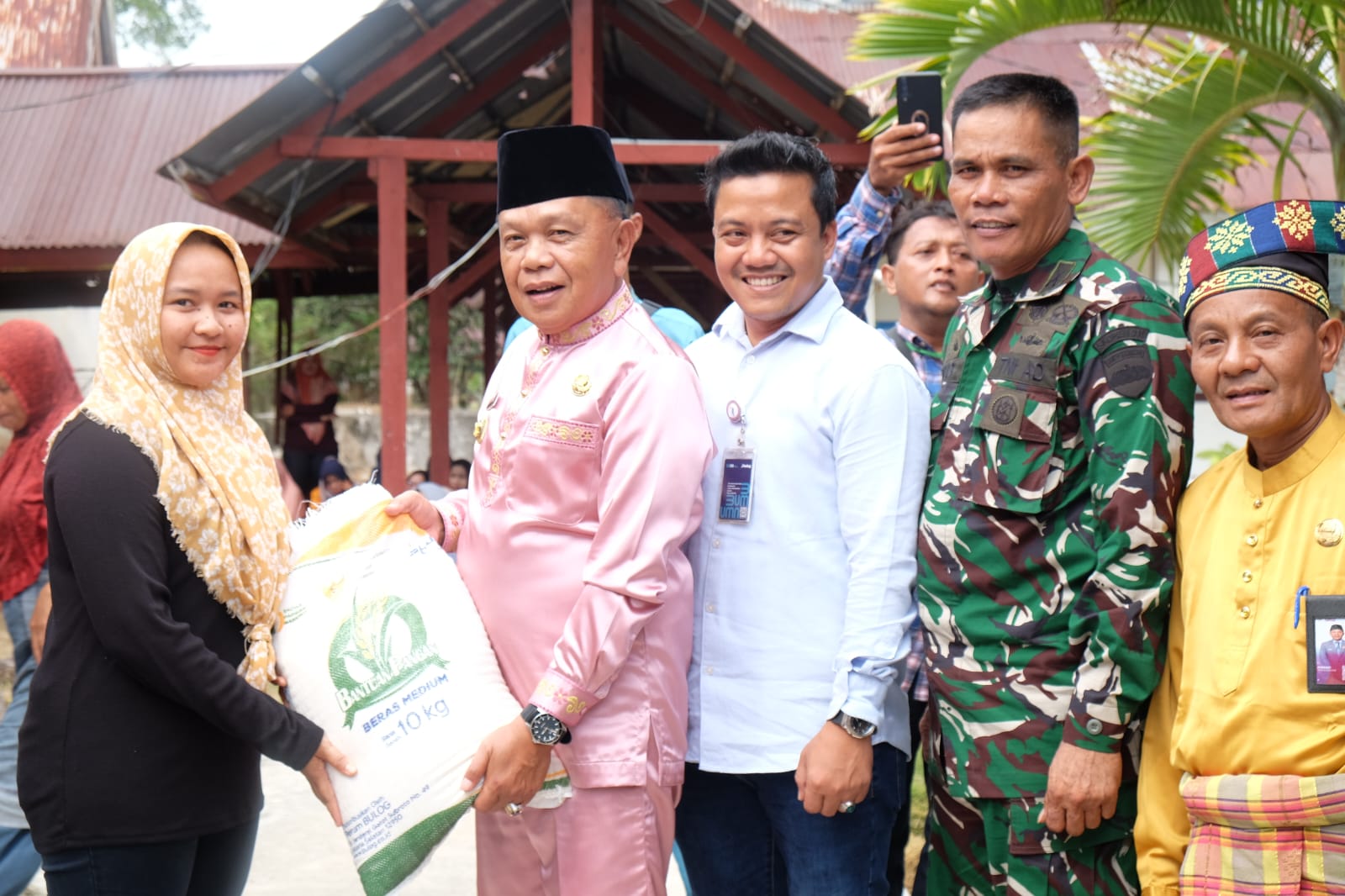 Pemkab Meranti Salurkan 628 Ton Bantuan Beras