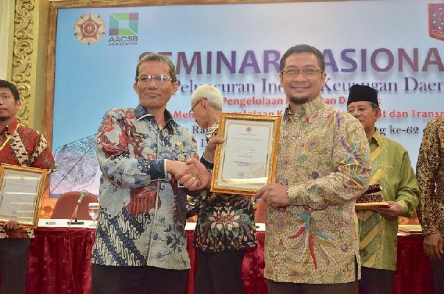 Transparansi Pengelolaan Keuangan Riau Terbaik se-Sumatera