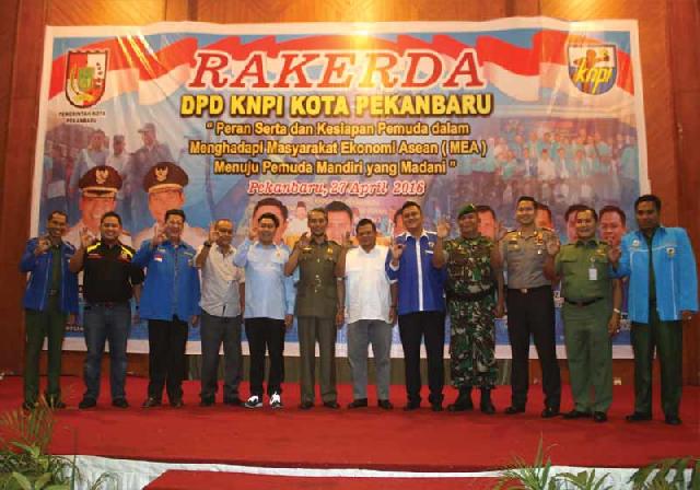 Zico Basko Hadiri  Rakerda KNPI Pekanbaru