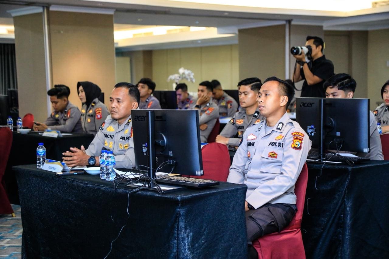 Bidhumas Polda Riau Kirim Dua Personel Ikuti Pelatihan SiPenmas