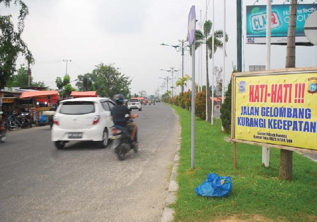 Pengerjaan Jalan Yos Sudarso Dipertanyakan