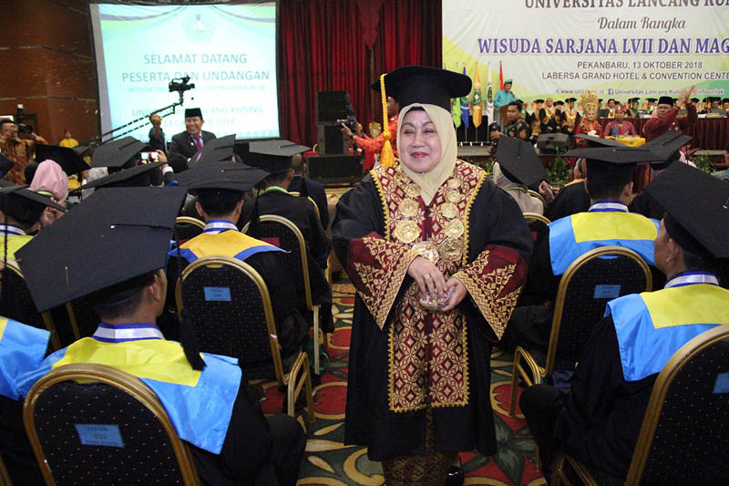 Di Hadapan 1.169 Wisudawan, Rektor Dr Hasnati Beberkan Prestasi dan Kemajuan Unilak