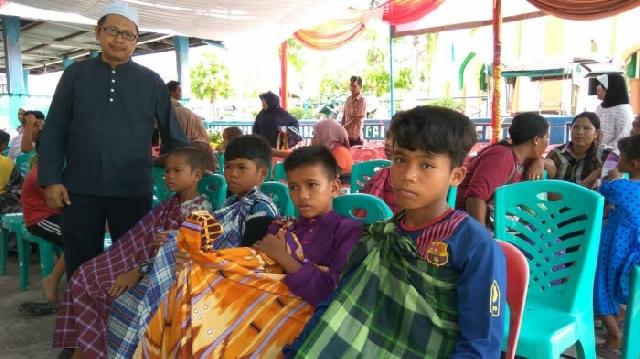 Yayasan Fitra Madani Khitan 50 Anak, 6 di Antaranya Mualaf