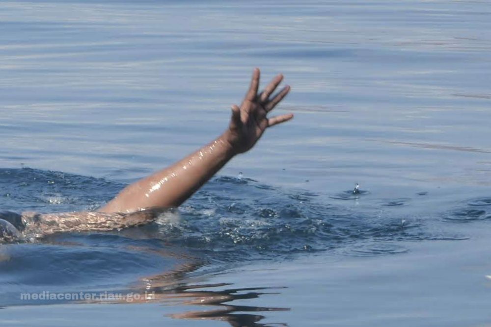 Sampan Terbalik di Danau PLTA, Seorang Pemuda Dikabarkan Tenggelam