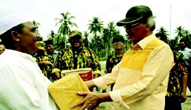 Bupati Bantu Ponpes Anwarul Ulum