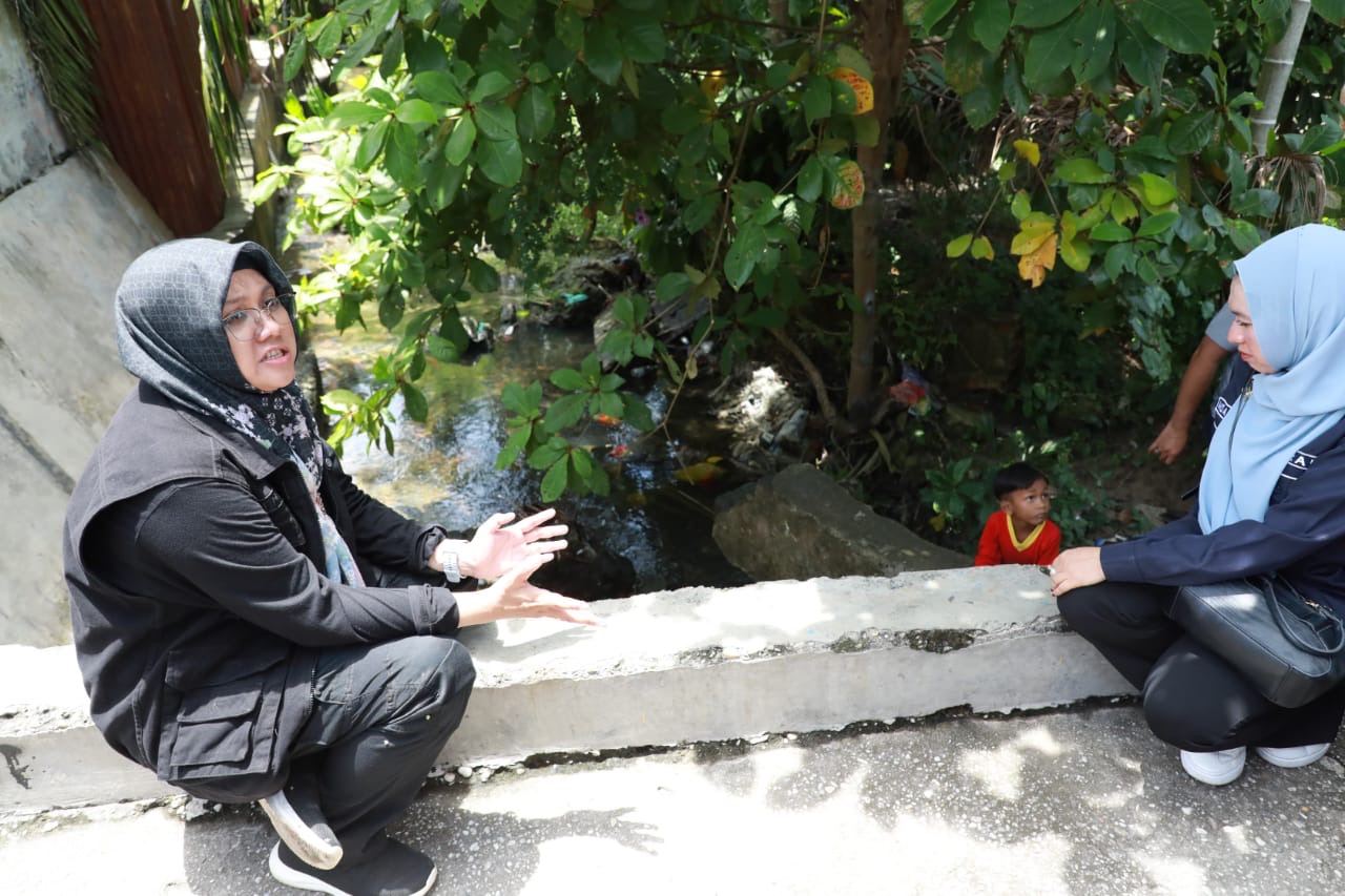 Bupati Afni Tinjau Titik Rawan Banjir: Perintahkan Penanganan Cepat