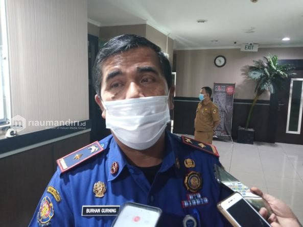 Satpol PP Pekanbaru Targetkan Pemotongan Bando Reklame Selesai Tahun Ini