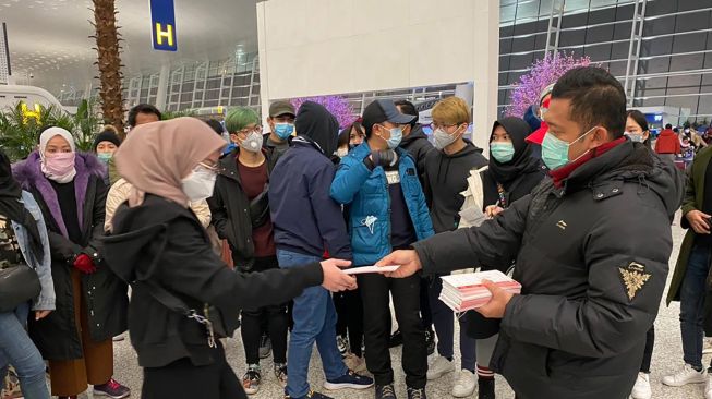 Tiba di Batam, Ratusan WNI dari Wuhan Langsung Disemprot