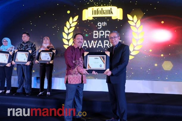 Bank PD BPR Gemilang Inhil Terima Penghargaan, Sekda: Motivasi Untuk Direksi, Komisaris dan Karyawan