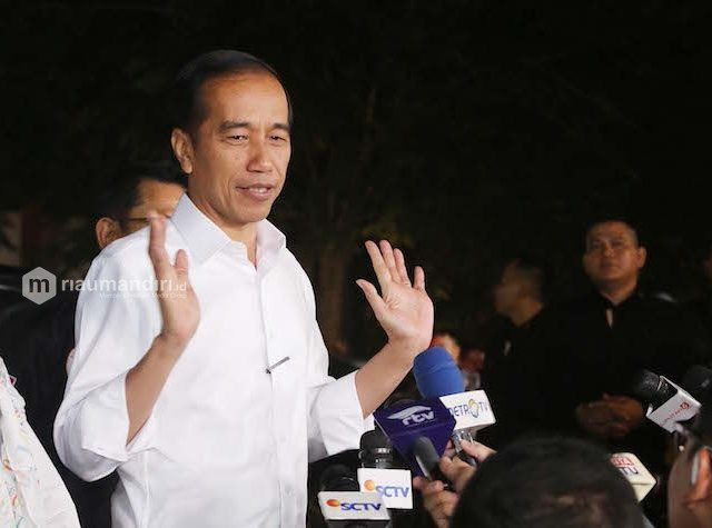 Ini Alasan Kenapa Lockdown Tak Jadi Pilihan Jokowi