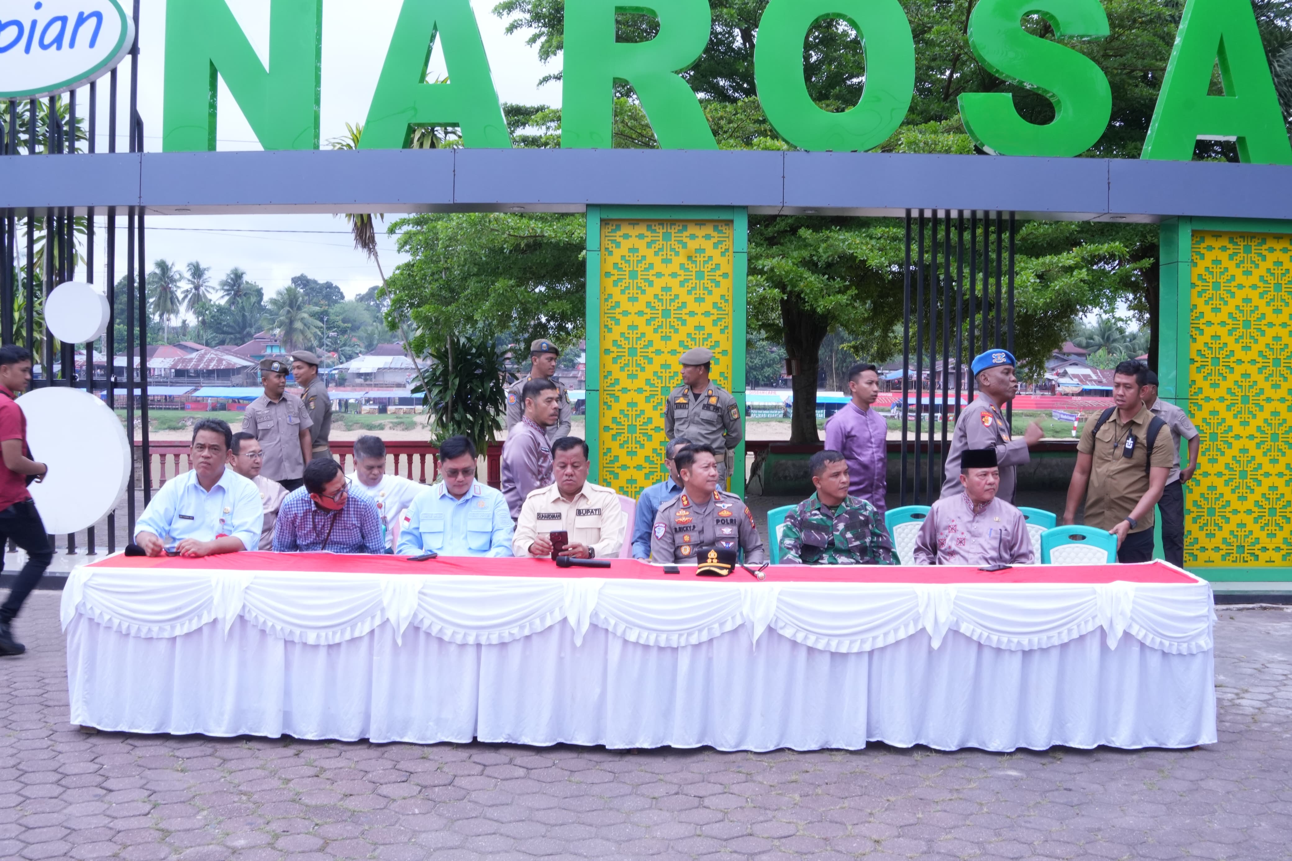 Pacu Jalur Tepian Narosa 2025, Pemkab Kuansing Dirikan Tenda 1 KM di Desa Seberang Taluk