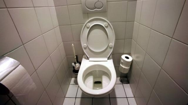 10 Cara Melindungi Diri Saat Berada di Toilet Umum