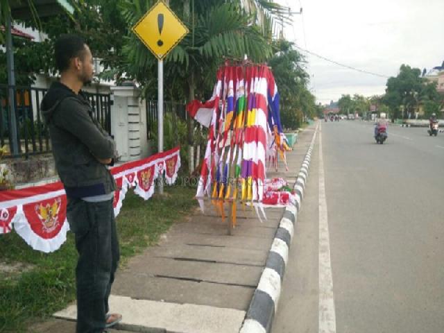 Penjualan Atribut HUT RI Masih Sepi