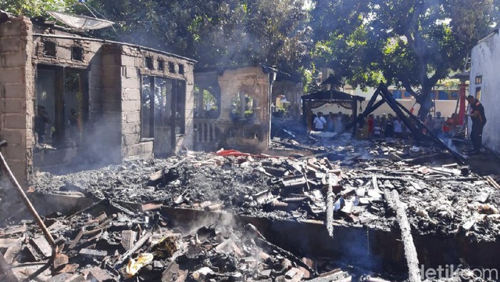 Tertidur Saat Memasak, Dua Rumah Ludes Dilalap Api