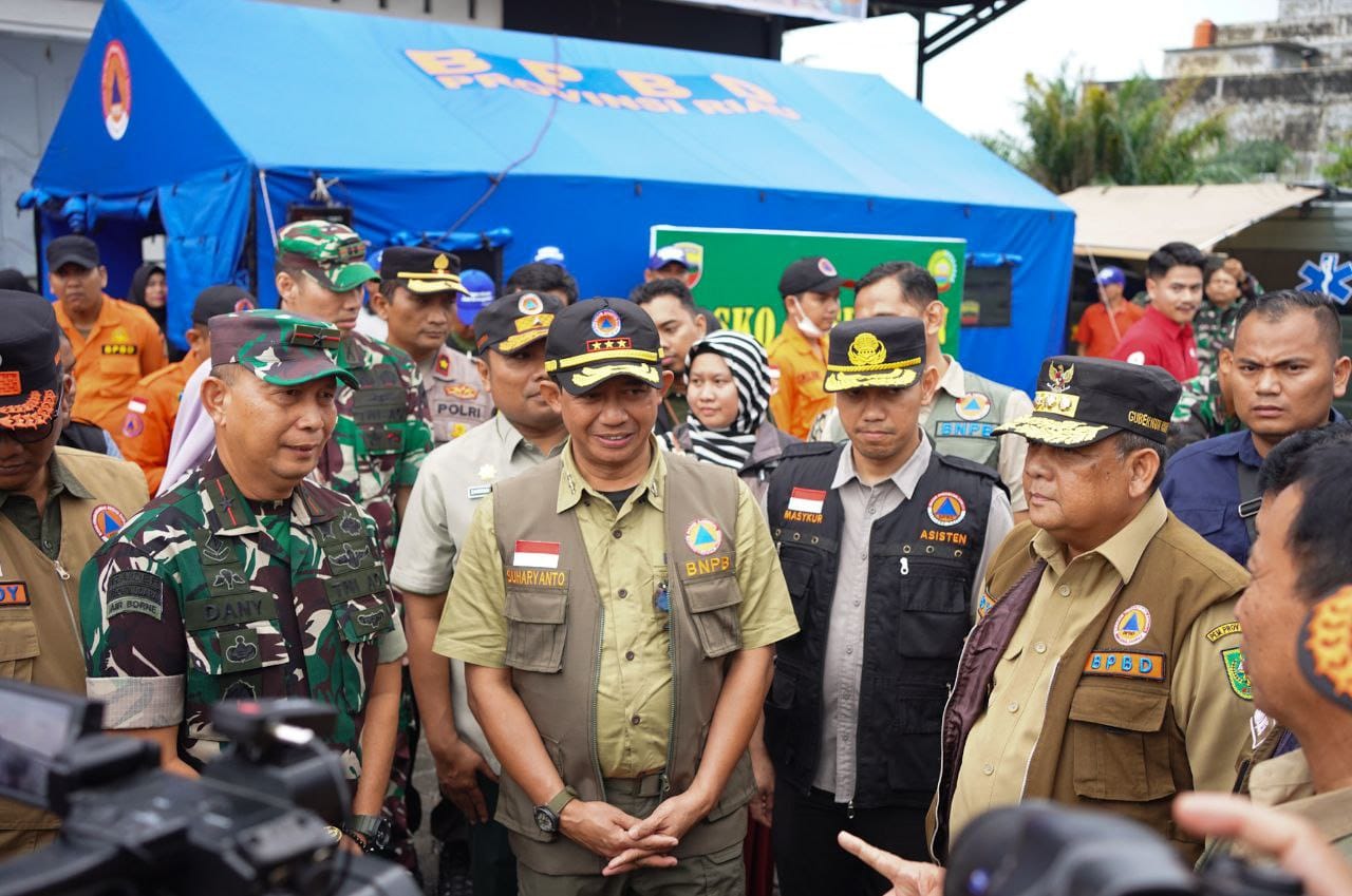 Gubernur Riau Edy Nasution Dampingi Kepala BNPB Tinjau Posko Banjir di Pekanbaru