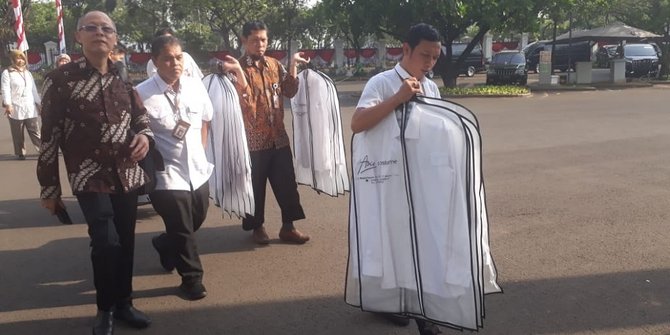 Puluhan Kemeja Putih Dibawa ke Istana Jelang Pengumuman Menteri