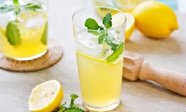 8 Masalah Kesehatan Ini Bisa Diatasi Dengan Mengkonsumsi Air Lemon