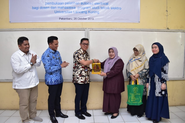 Chevron Taja Pelatihan Autocad Electrical di Universitas Lancang Kuning