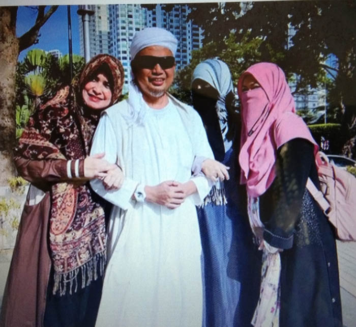 Saat Hembuskan Nafas Terakhir, Inilah Tiga 'Bidadari' yang Dampingi Ustaz Arifin Ilham