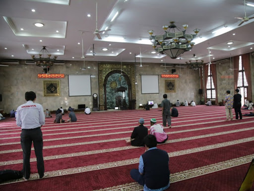 Tangkal Penularan Virus Corona di Tempat Sujud, BNPB Imbau Bawa Sajadah Sendiri ke Masjid