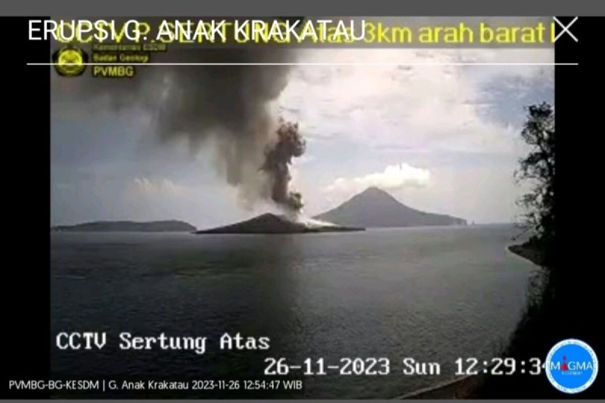 Anak Krakatau 3 Kali Erupsi Hari Ini