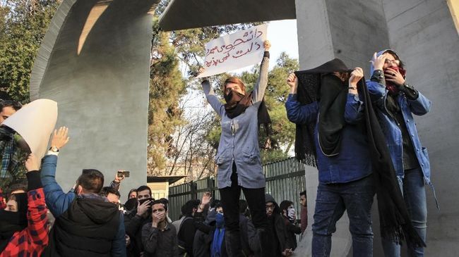 208 Orang Tewas Ditembak Aparat dalam Demo BBM di Iran
