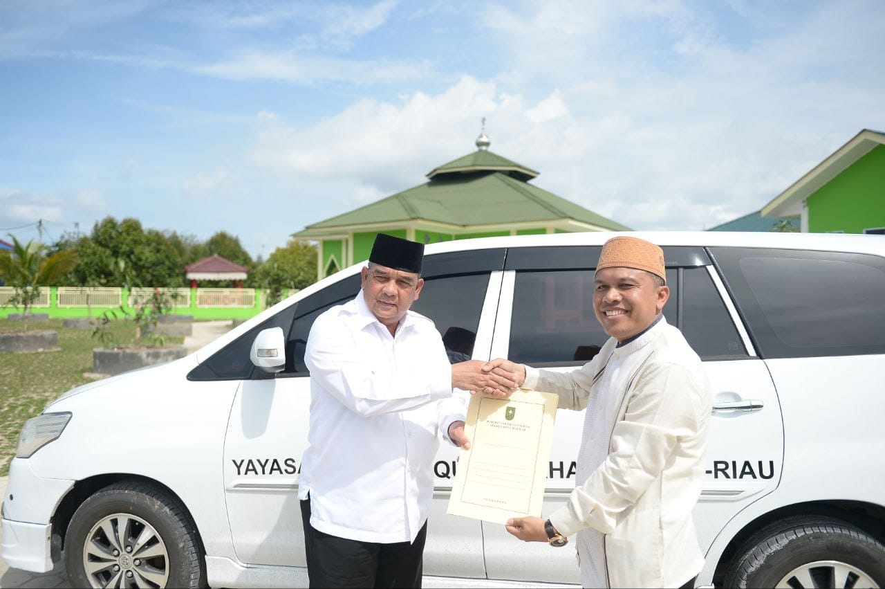 Dukung Yayasan Penghafal Al-Quran, Gubri Edy Nasution Serahkan Kendaraan Operasional