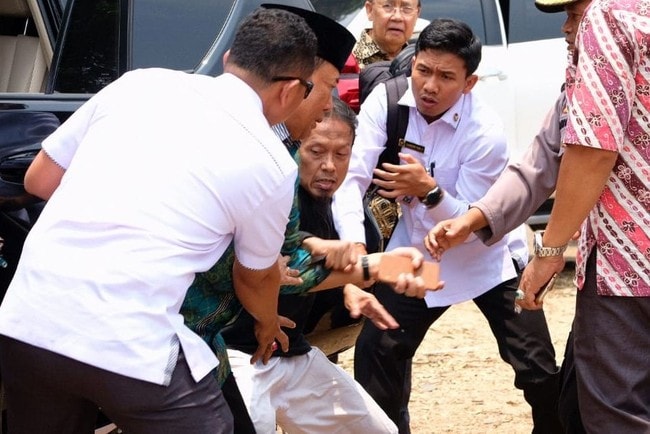 Guru SMP Kena SP Gegara Nyinyir di Medsos soal Penusukan Wiranto