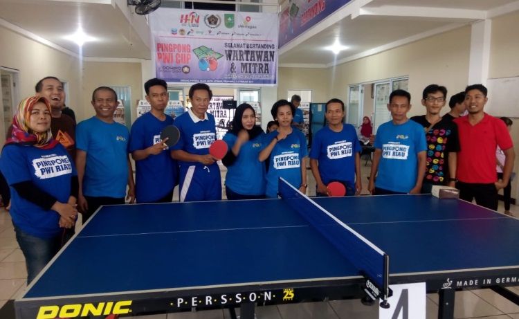 Amran Syofyan-Wisly Juarai Turnamen Pingpong PWI Cup 2019