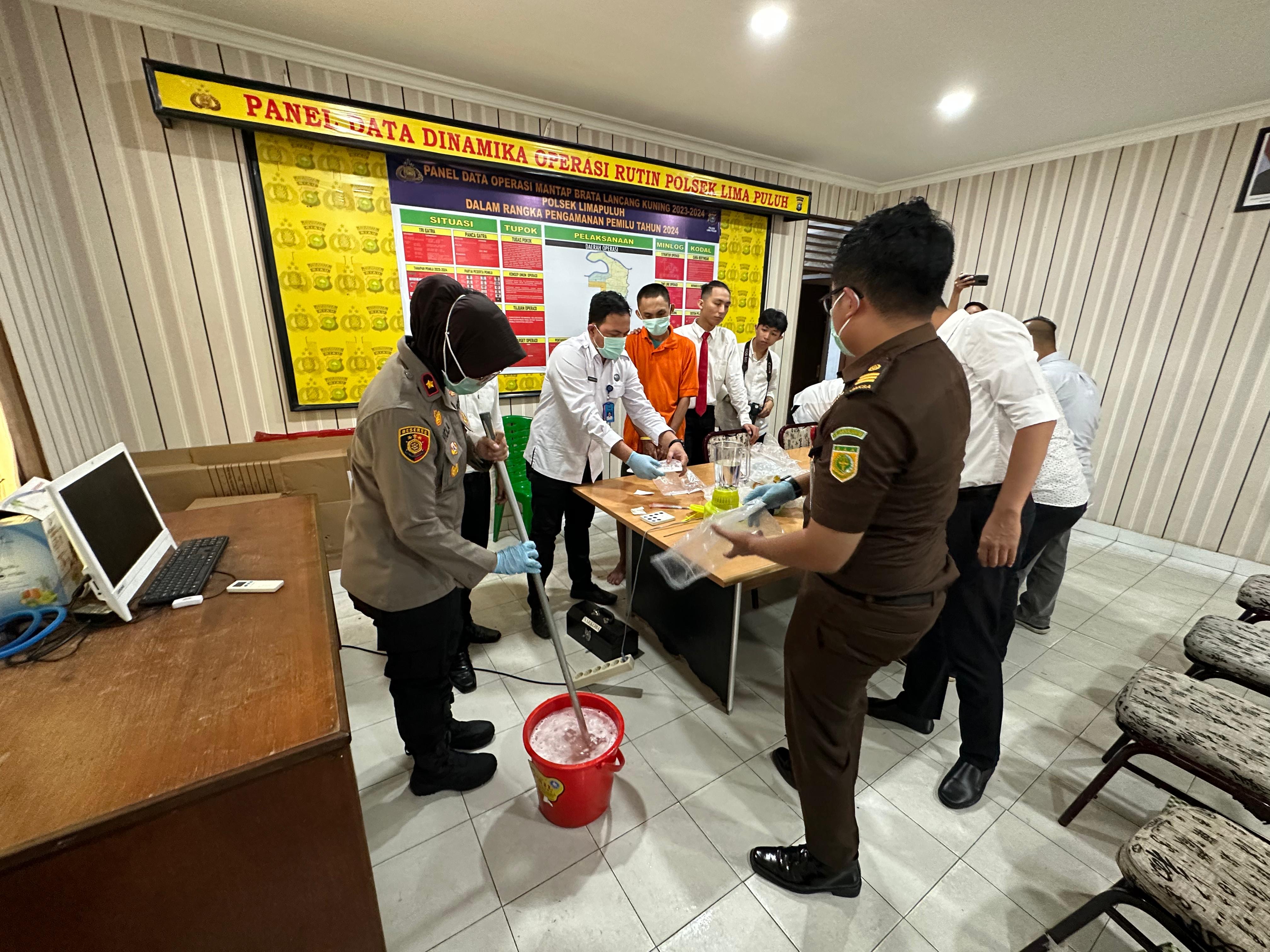 6 Kg Sabu Dimusnahkan Polsek Limapuluh