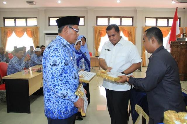 Bupati Inhu Serahkan DPA 2019, Anggaran Tertinggi di Dinas Pendidikan dan PUPR