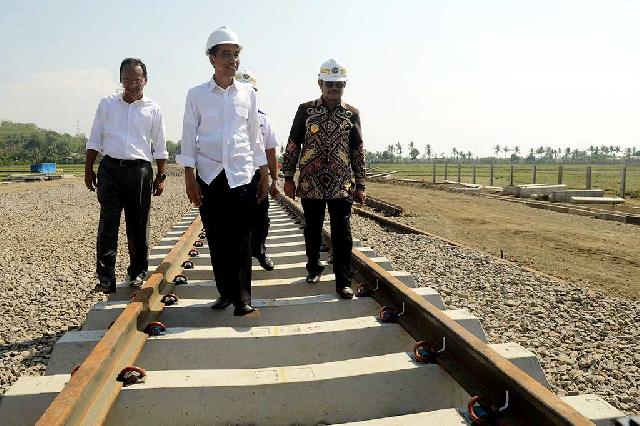 Pemerintah Alihkan Dana Proyek Kereta Api Trans Sumatera ke LRT Jabodebek
