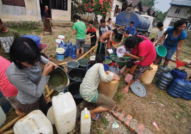 Warga Beting Alami Krisis Air Bersih